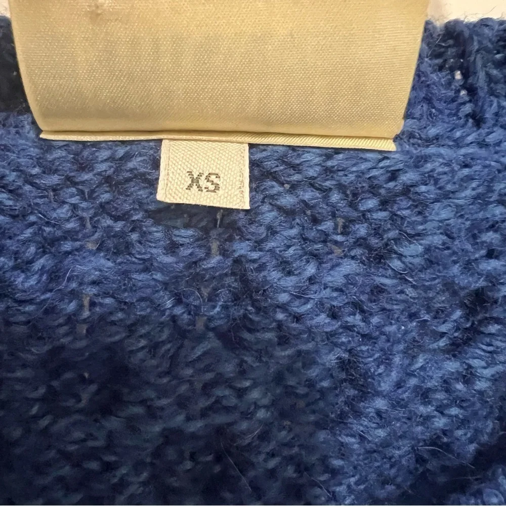 Kilronan Knitwear 100% Pure New Wool Blue Cable Knit Cardigan